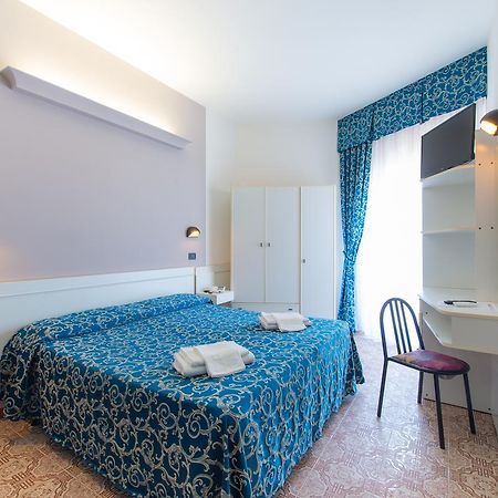Hotel 2000 Rimini Ruang foto