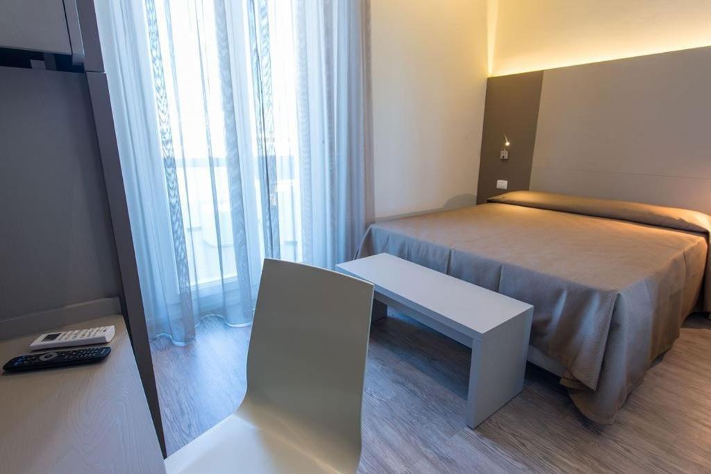 Hotel 2000 Rimini Bagian luar foto