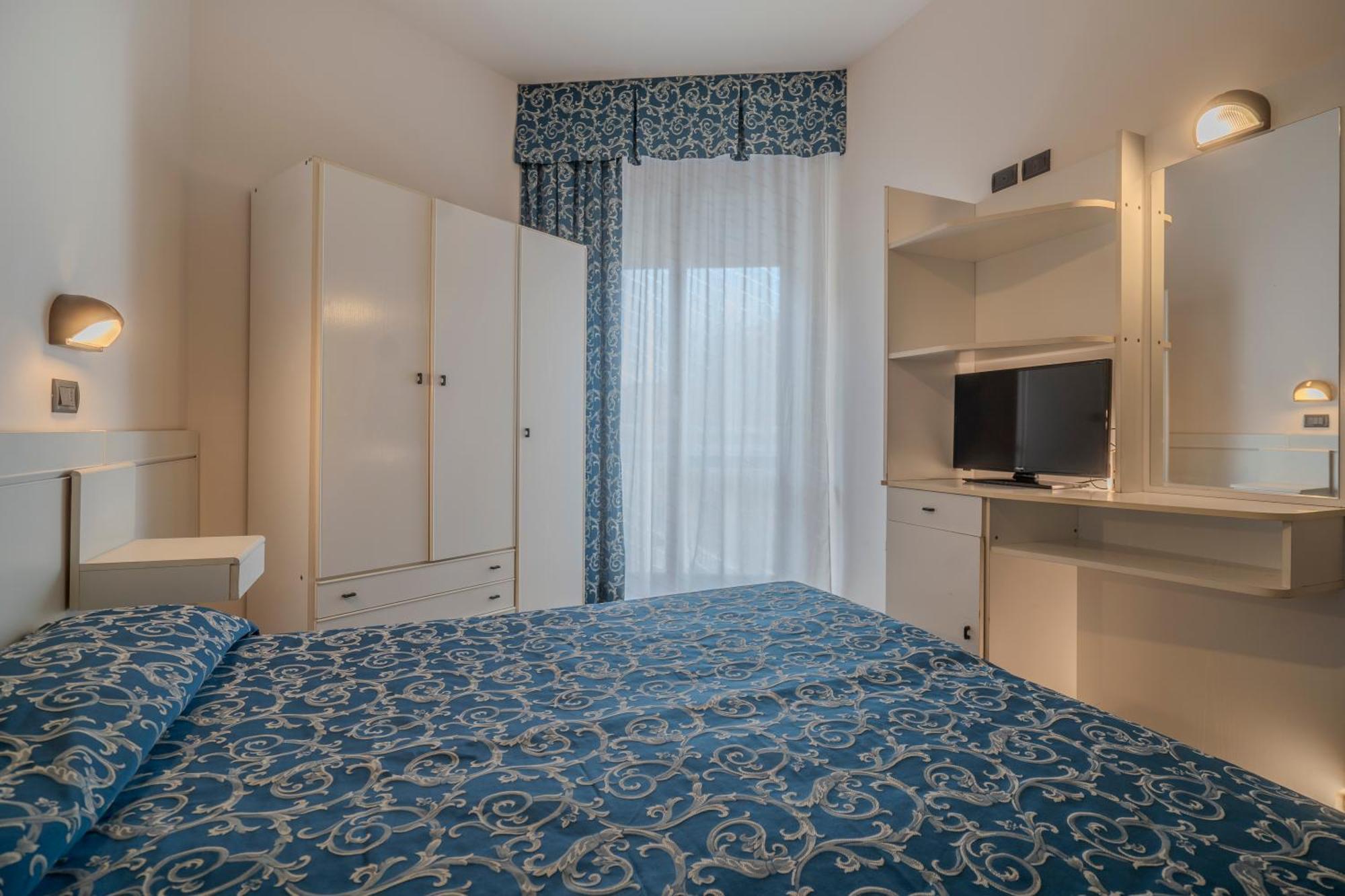 Hotel 2000 Rimini Bagian luar foto