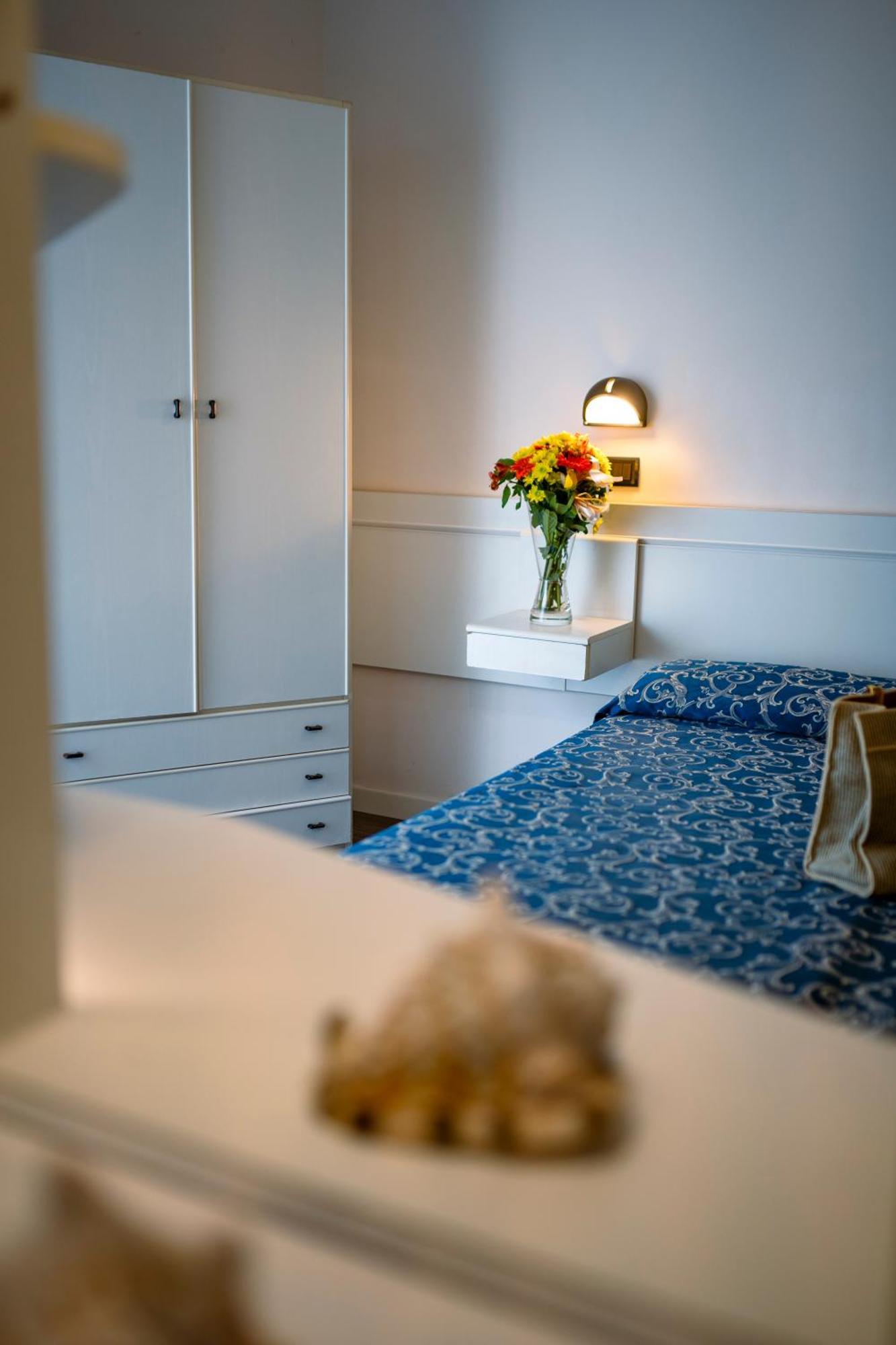Hotel 2000 Rimini Bagian luar foto