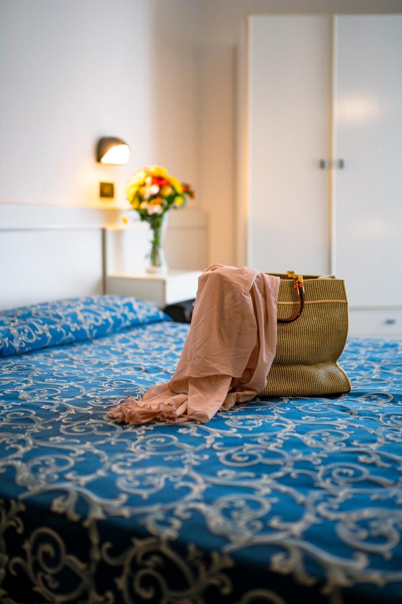 Hotel 2000 Rimini Bagian luar foto