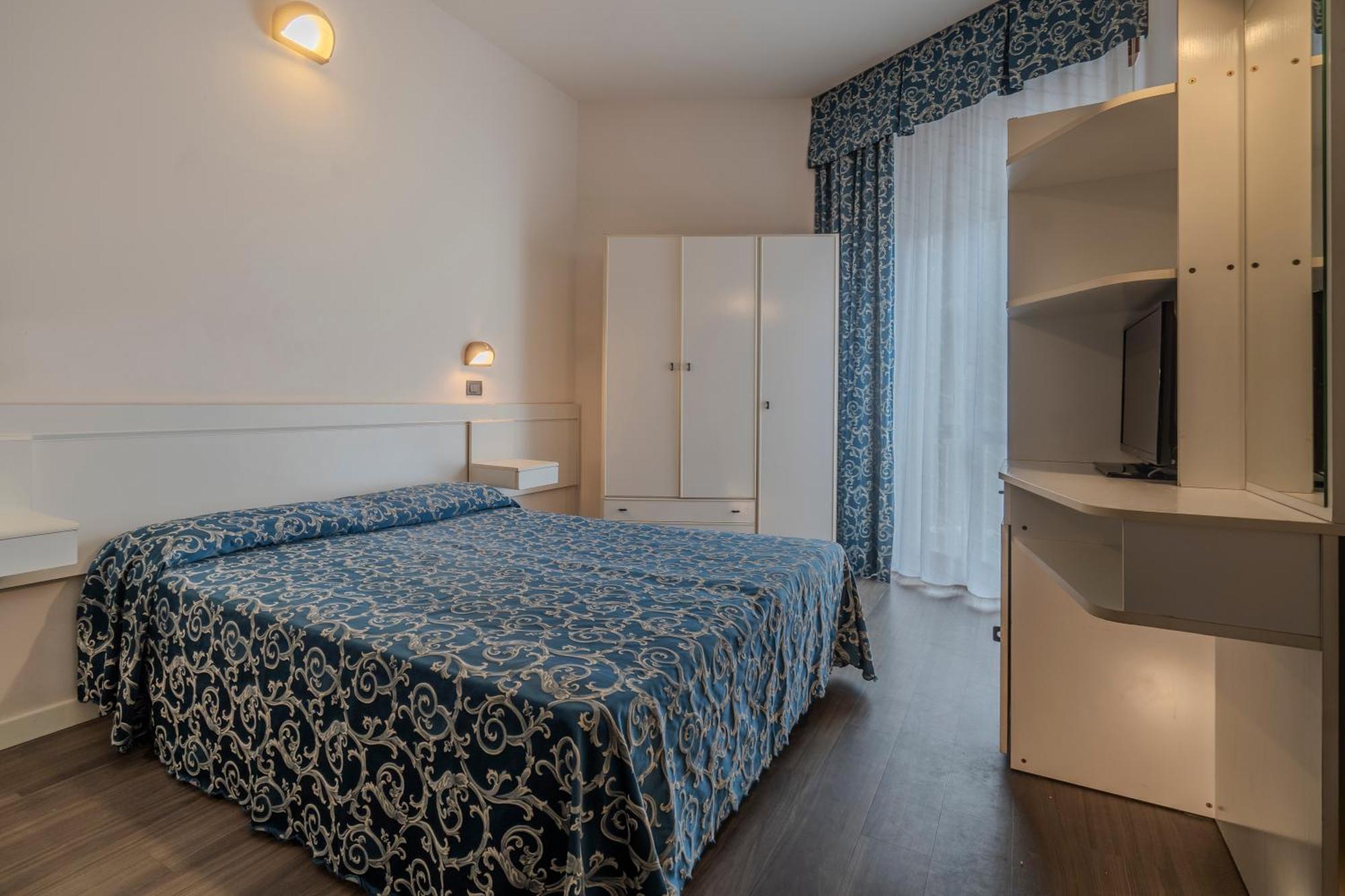 Hotel 2000 Rimini Bagian luar foto