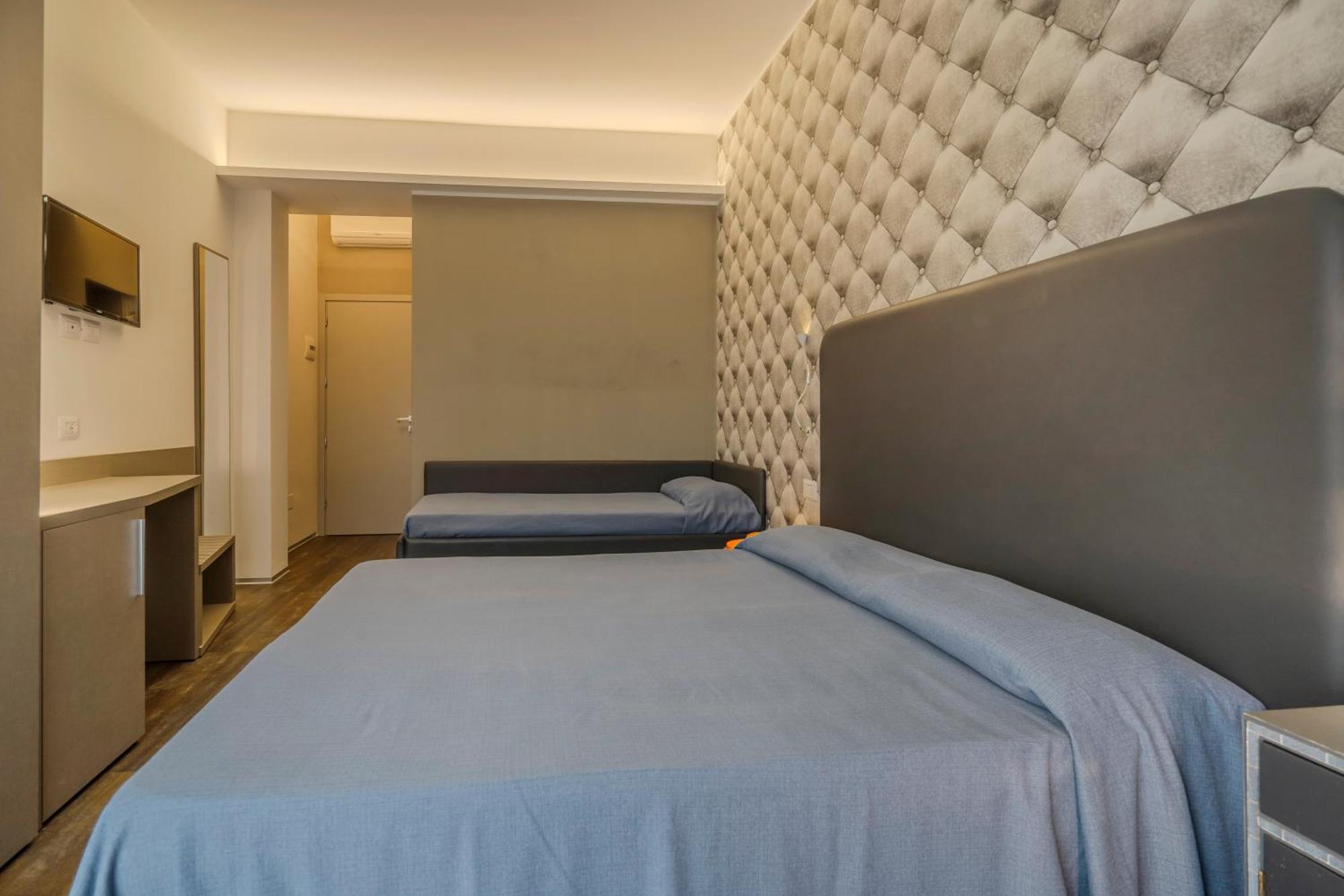 Hotel 2000 Rimini Bagian luar foto