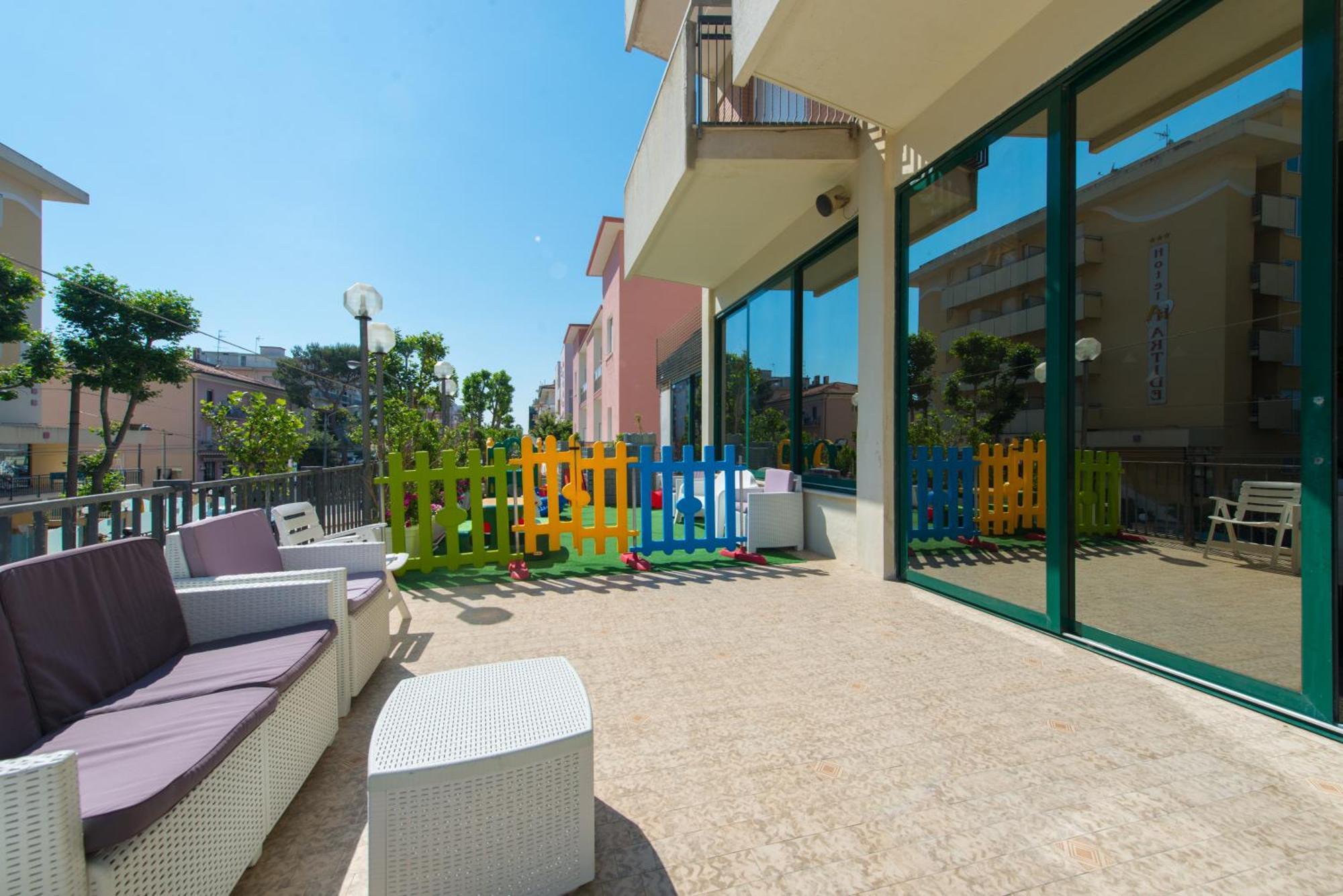 Hotel 2000 Rimini Bagian luar foto