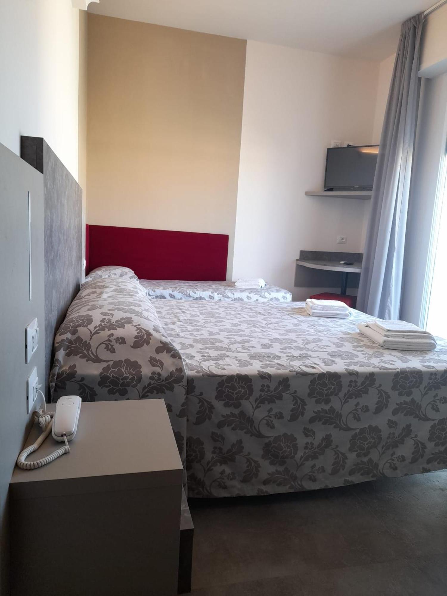 Hotel 2000 Rimini Bagian luar foto