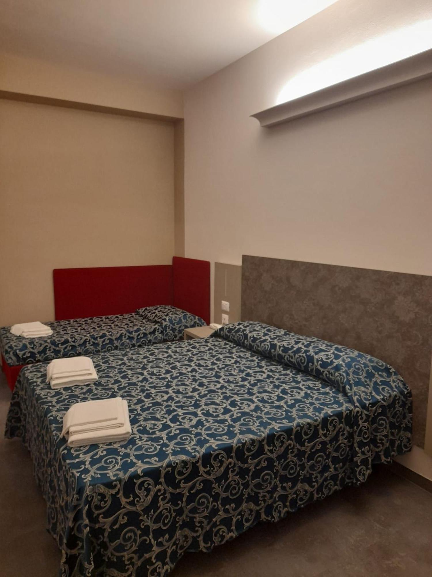 Hotel 2000 Rimini Bagian luar foto