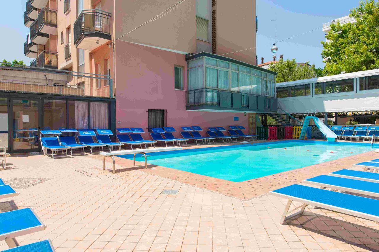 Hotel 2000 Rimini Bagian luar foto