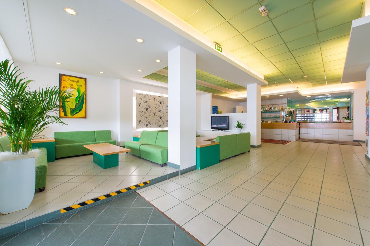 Hotel 2000 Rimini Bagian luar foto