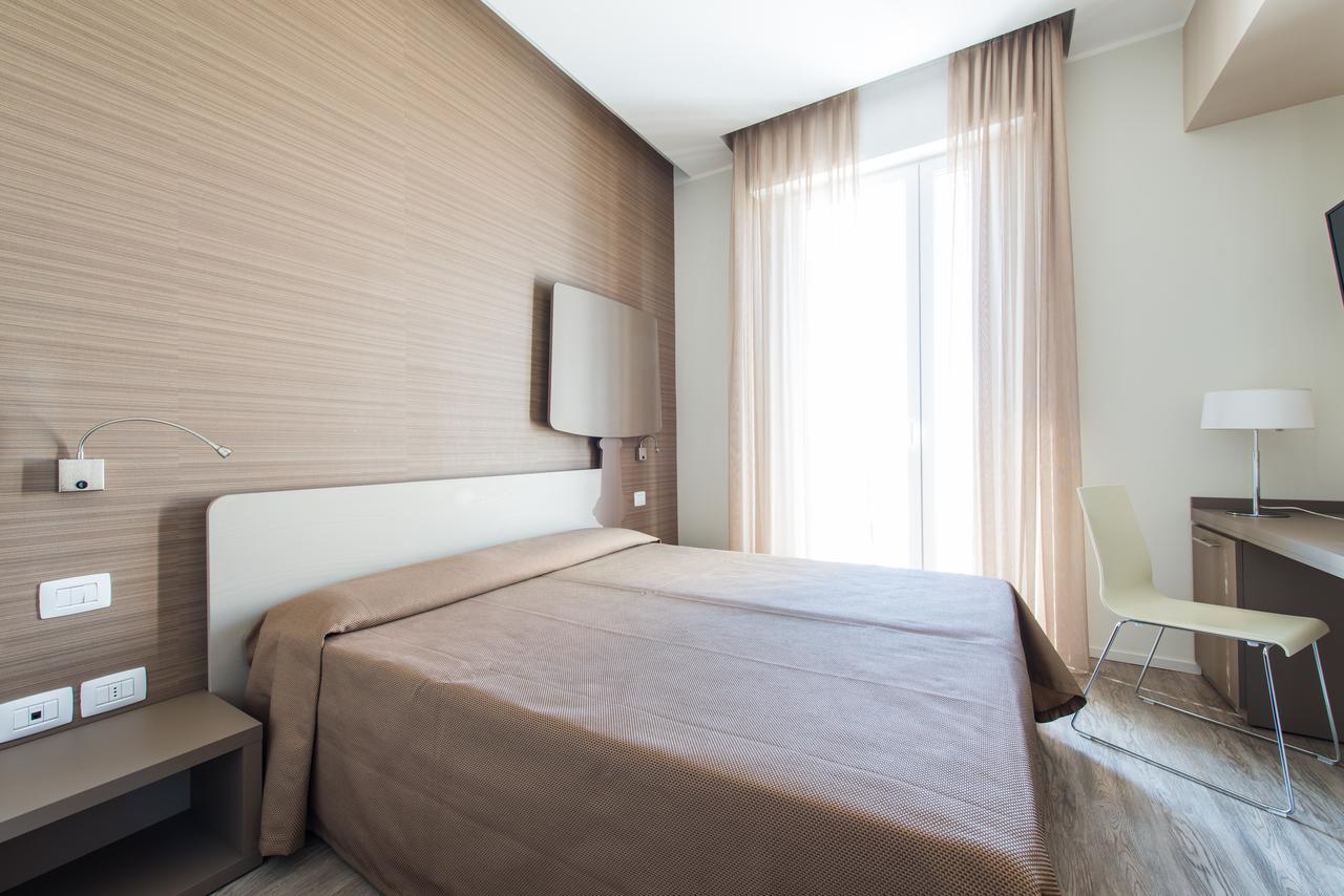 Hotel 2000 Rimini Bagian luar foto
