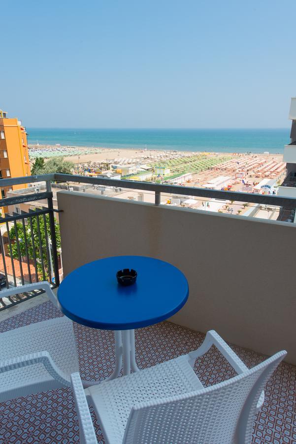 Hotel 2000 Rimini Bagian luar foto