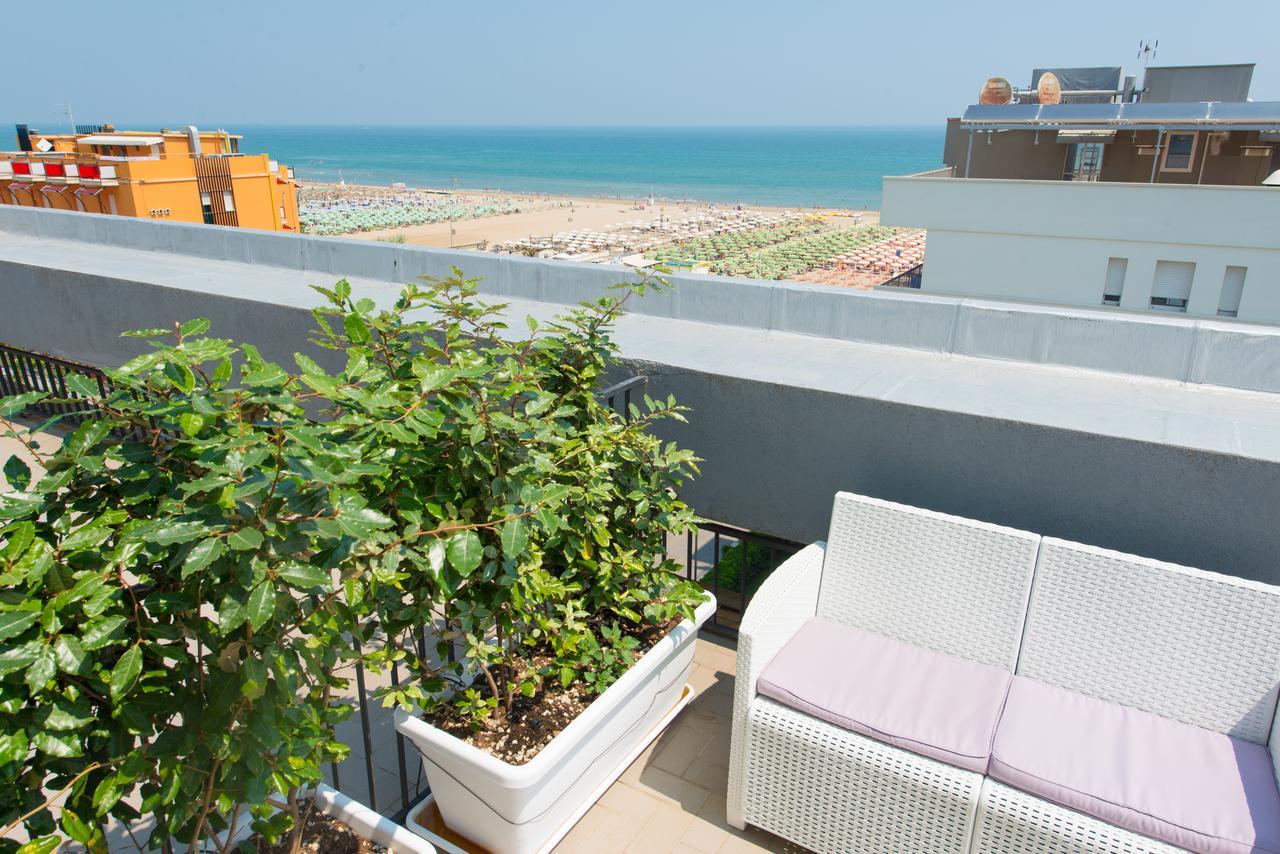 Hotel 2000 Rimini Bagian luar foto