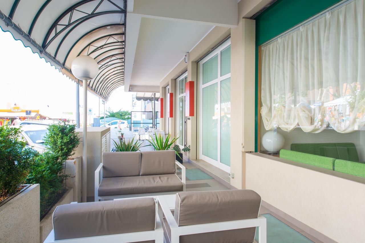 Hotel 2000 Rimini Bagian luar foto