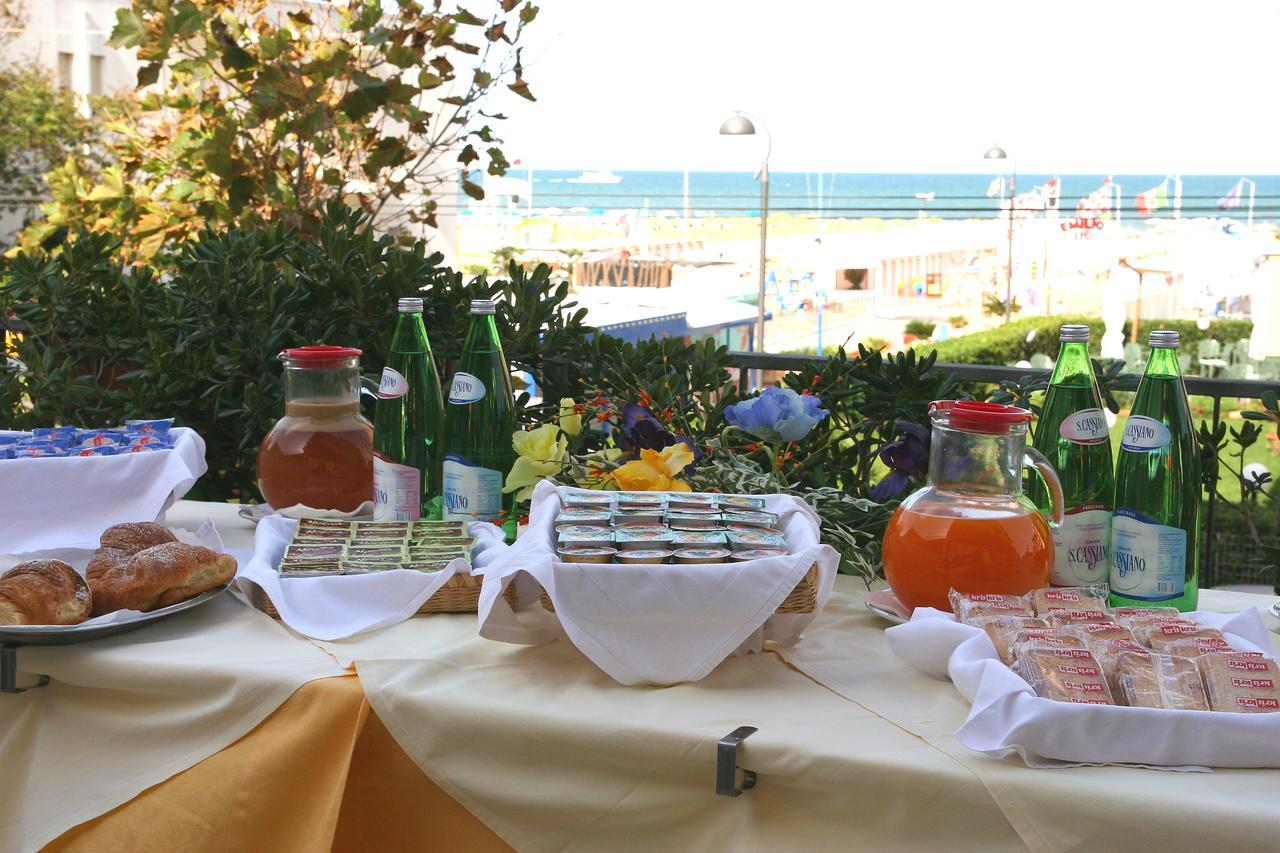 Hotel 2000 Rimini Bagian luar foto