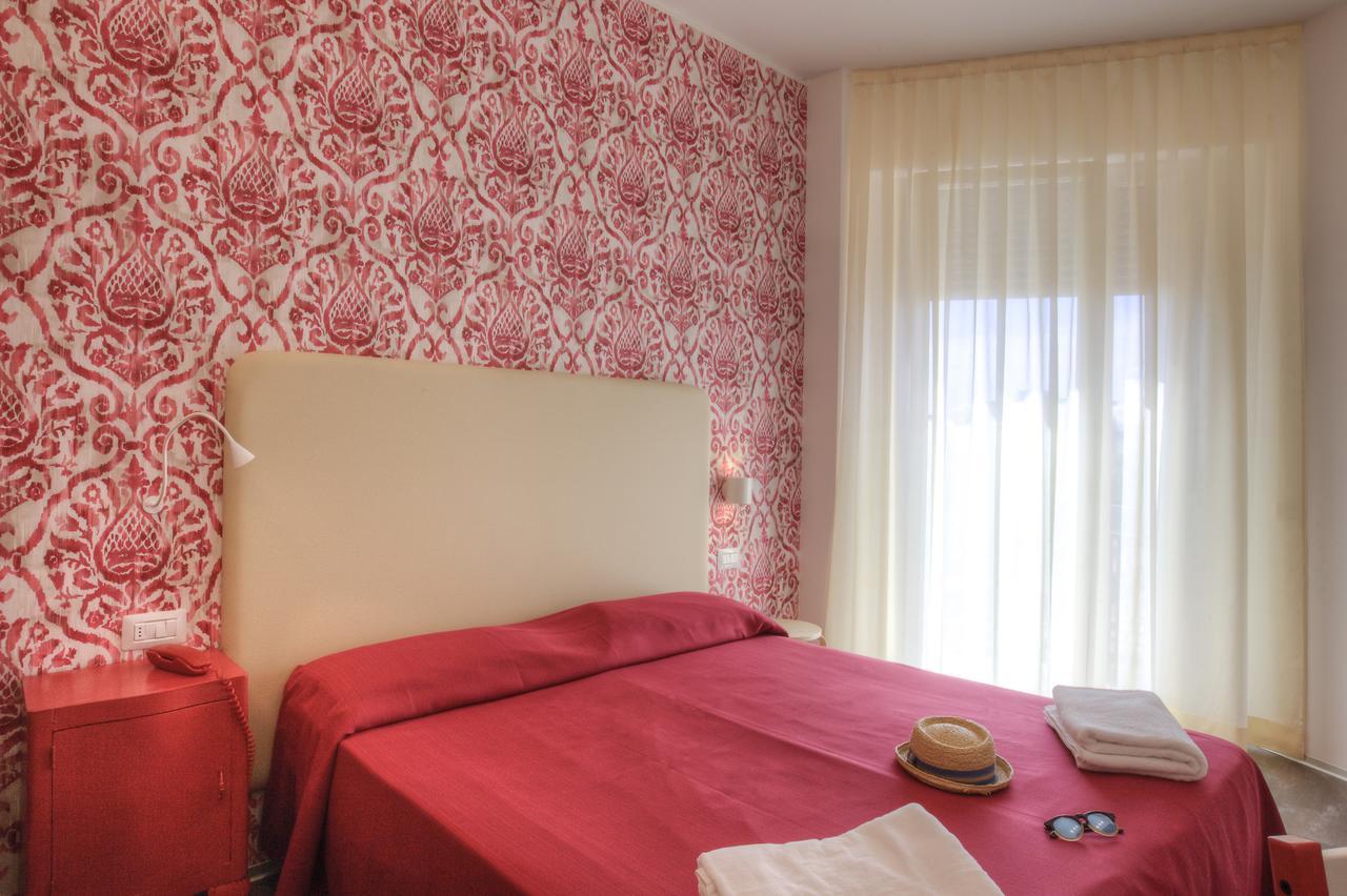Hotel 2000 Rimini Bagian luar foto